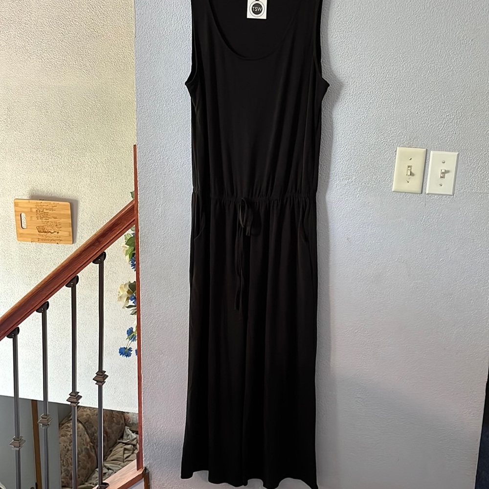 Zenana black jumpsuit NWT it’s sleeveless w/pockets